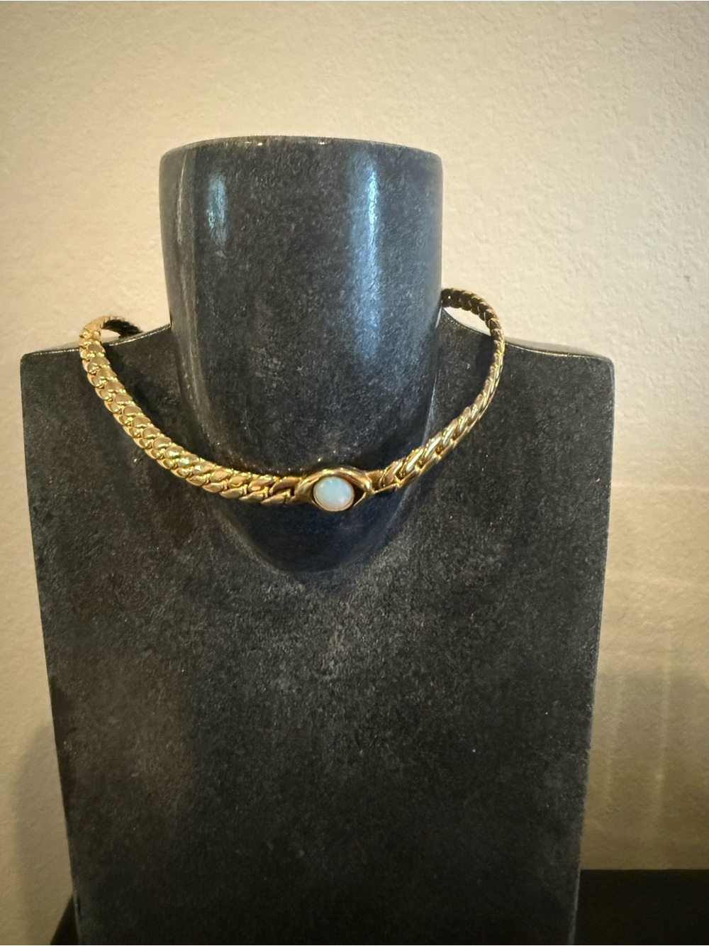 Oko Choker Necklace - Picture 4 of 14